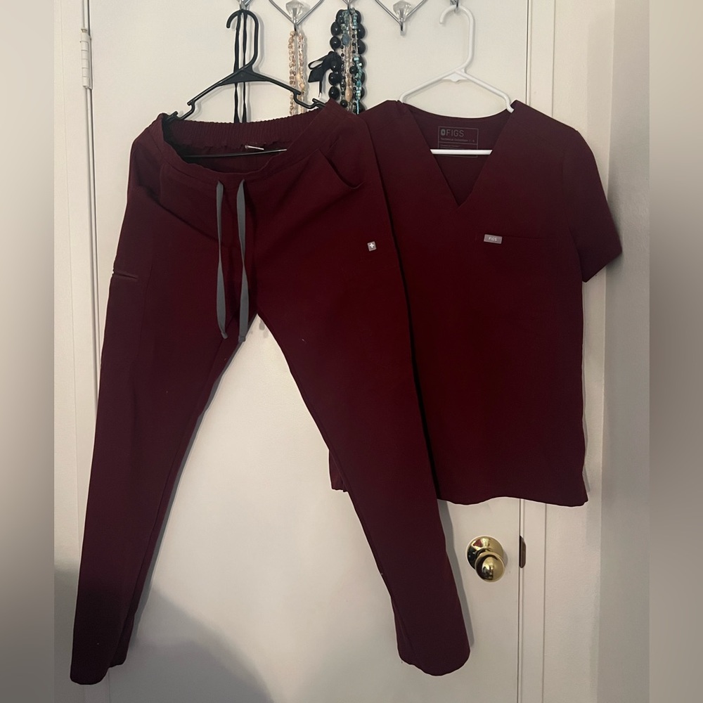 Womens Figs uniform set in Burgundy
